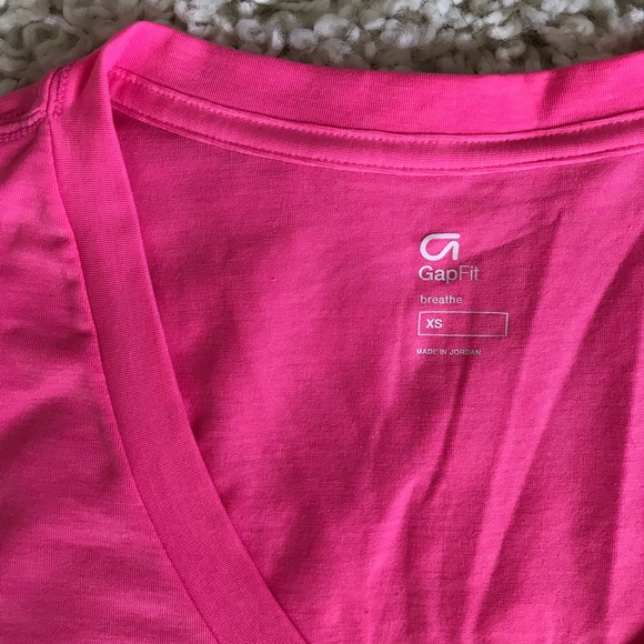 🎄SALE NWOT Gap Fit Breathe Gym Top - Picture 2 of 3